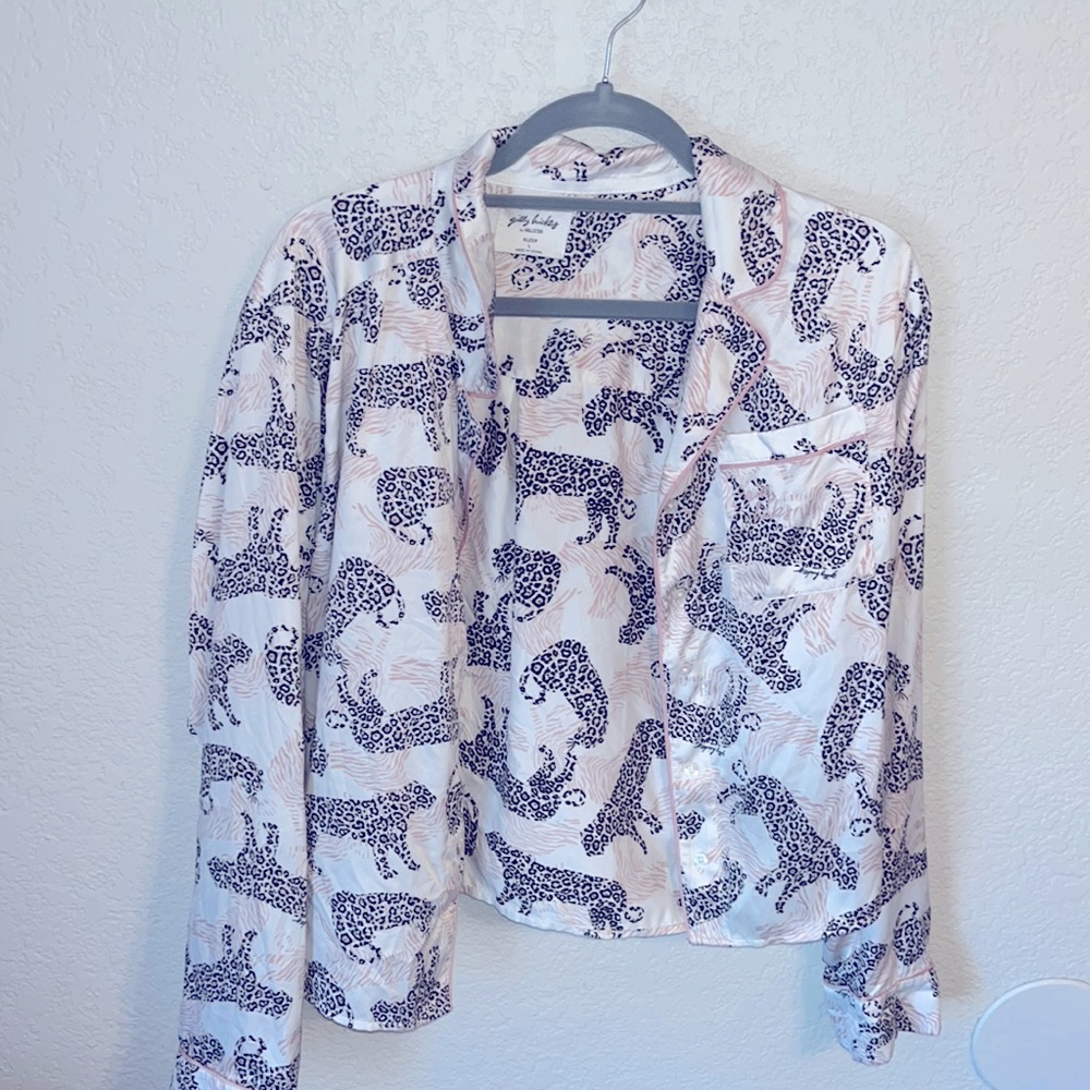 Gilly Hicks PJ Jaguar top pink and white large